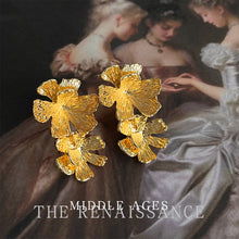 Load image into Gallery viewer, Flower Gold Earrings