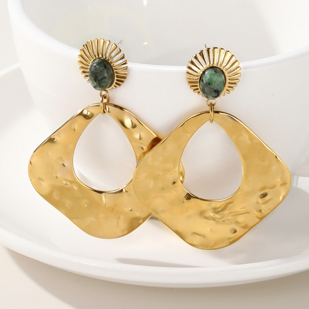 Vintage Gold Drop Earrings With Beat Grain Design 