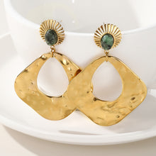 Load image into Gallery viewer, Vintage Gold Drop Earrings With Beat Grain Design 