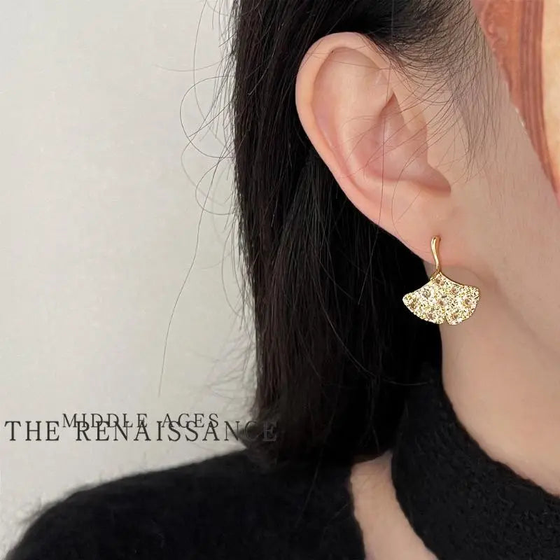 Ginkgo Leaf Design Charming Earrings 