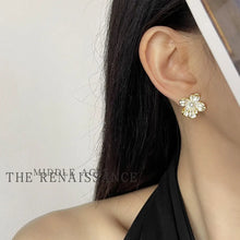 Load image into Gallery viewer, Vintage Earrings, vintage gold earrings